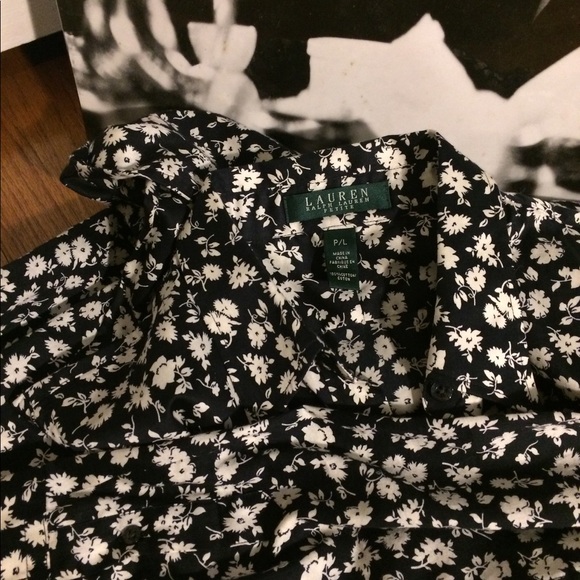 Lauren Ralph Lauren Tops - Lauren 🌼🕶 shirt. 100% cotton. Sweet @ feminine